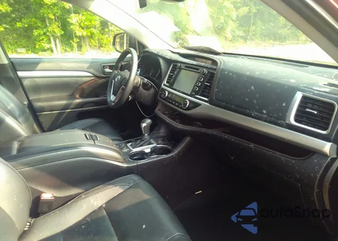 2017 Toyota Highlander Xle z USA, uszkodzony, nr VIN 5TDJZRFHXHS468841